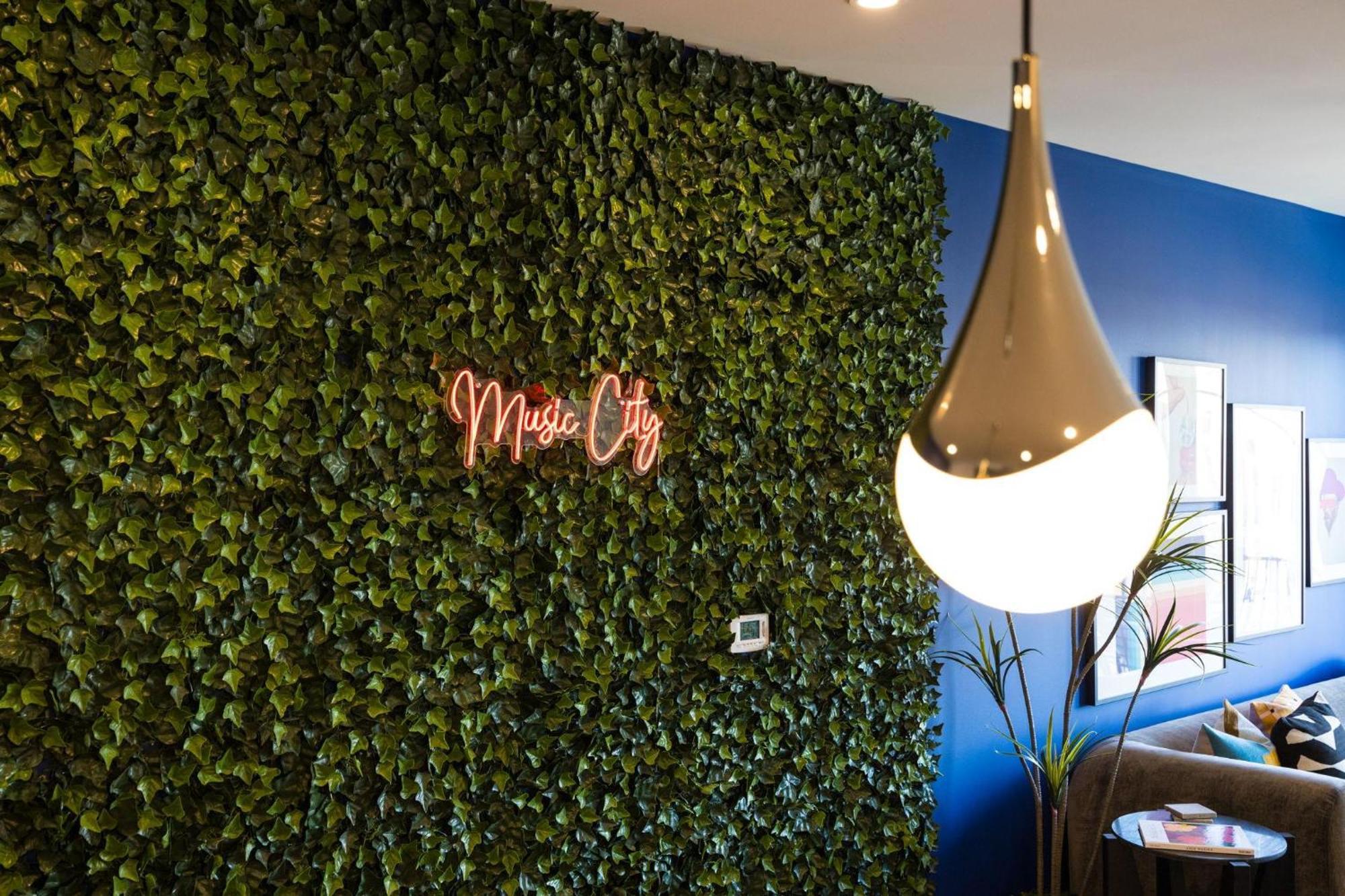 Modern Muse-odyssey-full Gym-heart Of Midtown *